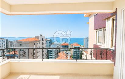 ERENKÖY'DE DENİZ MANZARALI CADDEYE 1. DK 4+1 225M2 BALKONLU