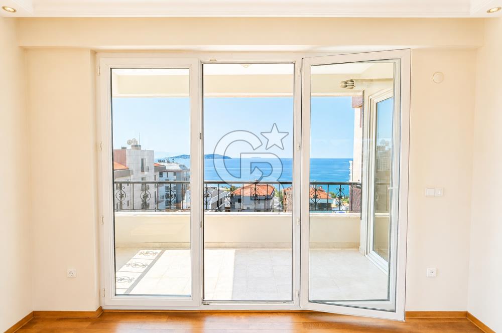 ERENKÖY'DE DENİZ MANZARALI CADDEYE 1. DK 4+1 225M2 BALKONLU