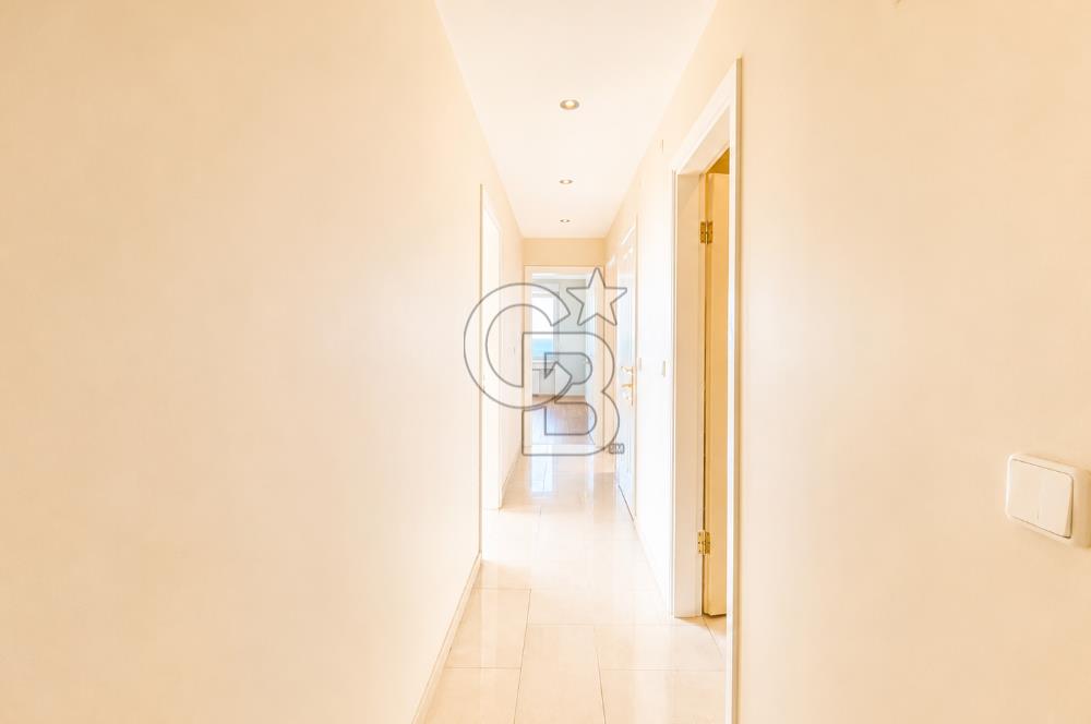 ERENKÖY'DE DENİZ MANZARALI CADDEYE 1. DK 4+1 225M2 BALKONLU