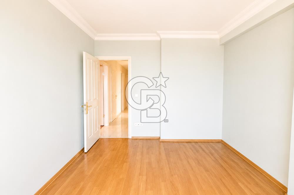 ERENKÖY'DE DENİZ MANZARALI CADDEYE 1. DK 4+1 225M2 BALKONLU