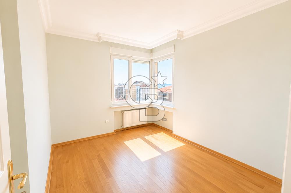 ERENKÖY'DE DENİZ MANZARALI CADDEYE 1. DK 4+1 225M2 BALKONLU