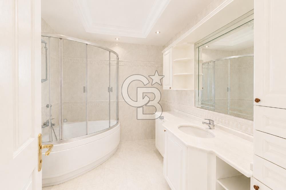 ERENKÖY'DE DENİZ MANZARALI CADDEYE 1. DK 4+1 225M2 BALKONLU