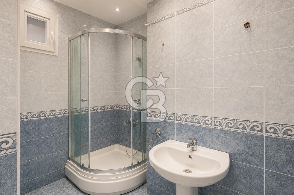 ERENKÖY'DE DENİZ MANZARALI CADDEYE 1. DK 4+1 225M2 BALKONLU