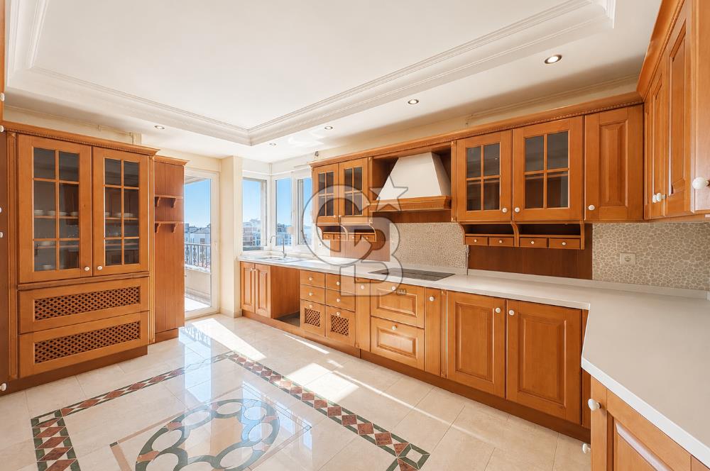 ERENKÖY'DE DENİZ MANZARALI CADDEYE 1. DK 4+1 225M2 BALKONLU