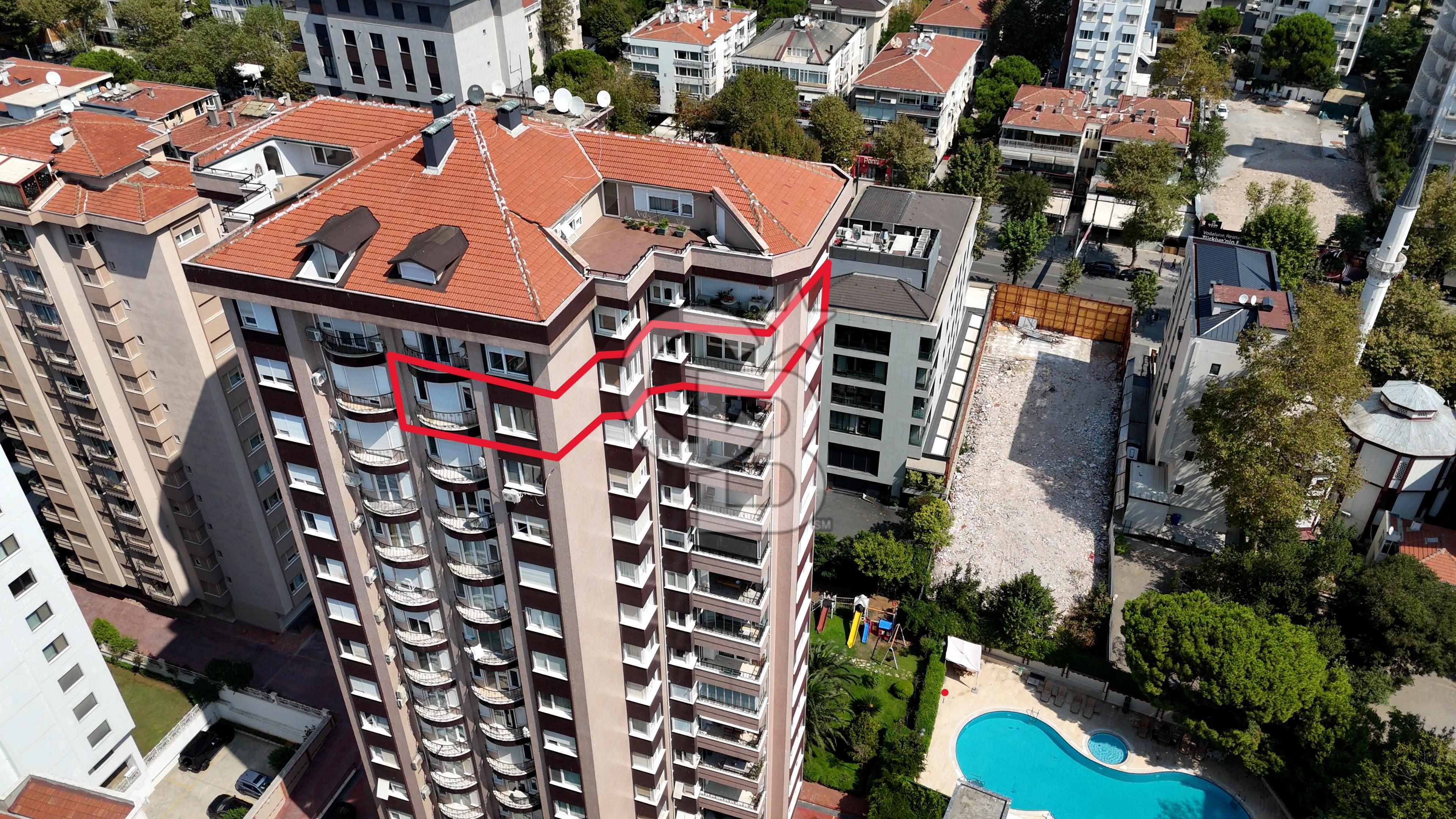 ERENKÖY'DE DENİZ MANZARALI CADDEYE 1. DK 4+1 225M2 BALKONLU