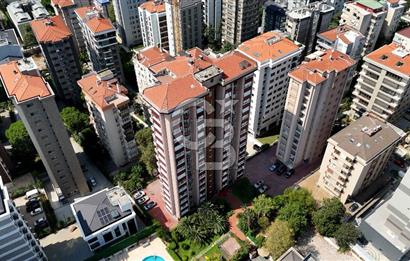 ERENKÖY'DE DENİZ MANZARALI CADDEYE 1. DK 4+1 225M2 BALKONLU