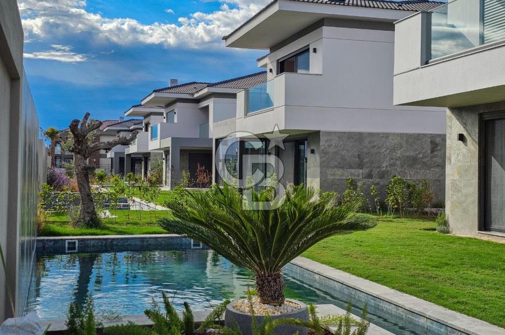 Sasalı'da Site İçerisinde Müstakil Havuzlu 5+1 Kiralık Villa