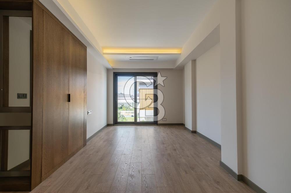 Sasalı'da Site İçerisinde Müstakil Havuzlu 5+1 Kiralık Villa