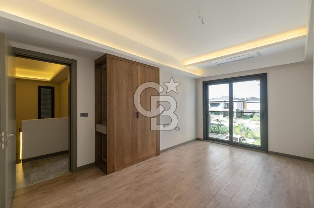 Sasalı'da Site İçerisinde Müstakil Havuzlu 5+1 Kiralık Villa