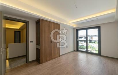 Sasalı'da Site İçerisinde Müstakil Havuzlu 5+1 Kiralık Villa