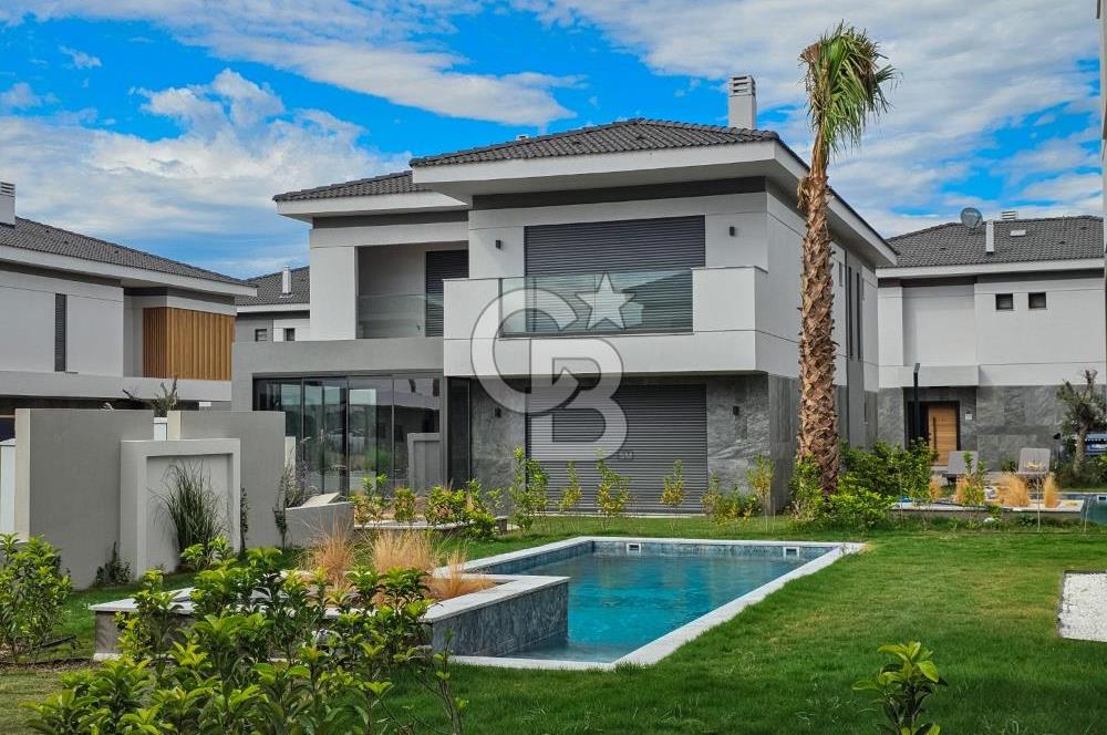 Sasalı'da Site İçerisinde Müstakil Havuzlu 5+1 Kiralık Villa