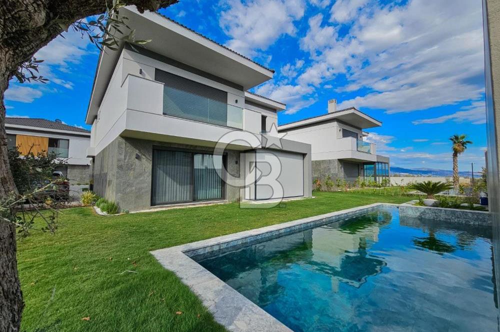 Sasalı'da Site İçerisinde Müstakil Havuzlu 5+1 Kiralık Villa