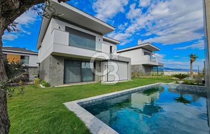 Sasalı'da Site İçerisinde Müstakil Havuzlu 5+1 Kiralık Villa