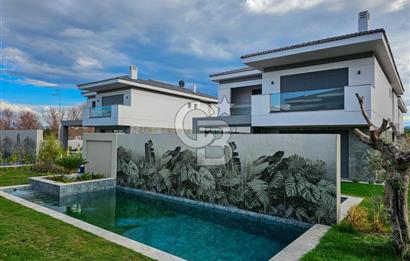 Sasalı'da Site İçerisinde Müstakil Havuzlu 5+1 Kiralık Villa