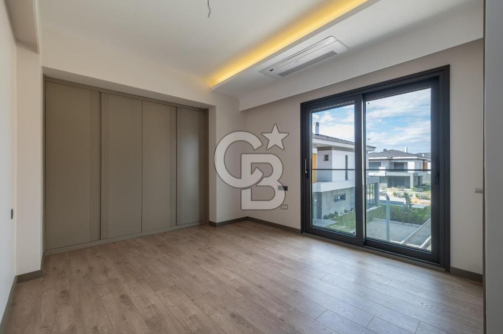 Sasalı'da Site İçerisinde Müstakil Havuzlu 5+1 Kiralık Villa