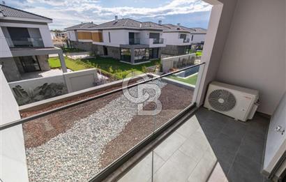 Sasalı'da Site İçerisinde Müstakil Havuzlu 5+1 Kiralık Villa