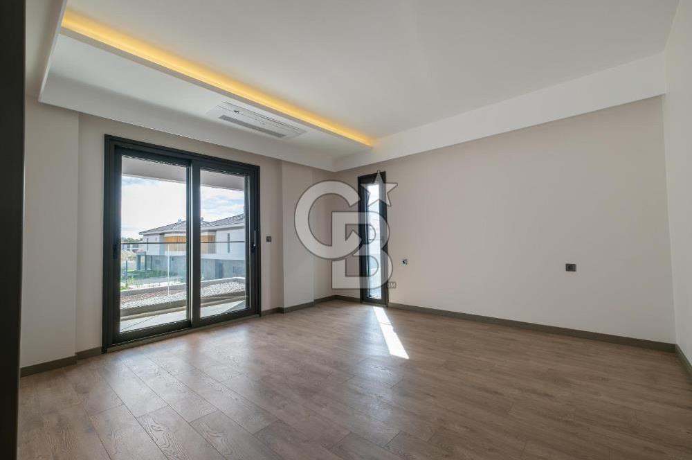 Sasalı'da Site İçerisinde Müstakil Havuzlu 5+1 Kiralık Villa