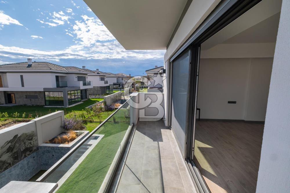 Sasalı'da Site İçerisinde Müstakil Havuzlu 5+1 Kiralık Villa