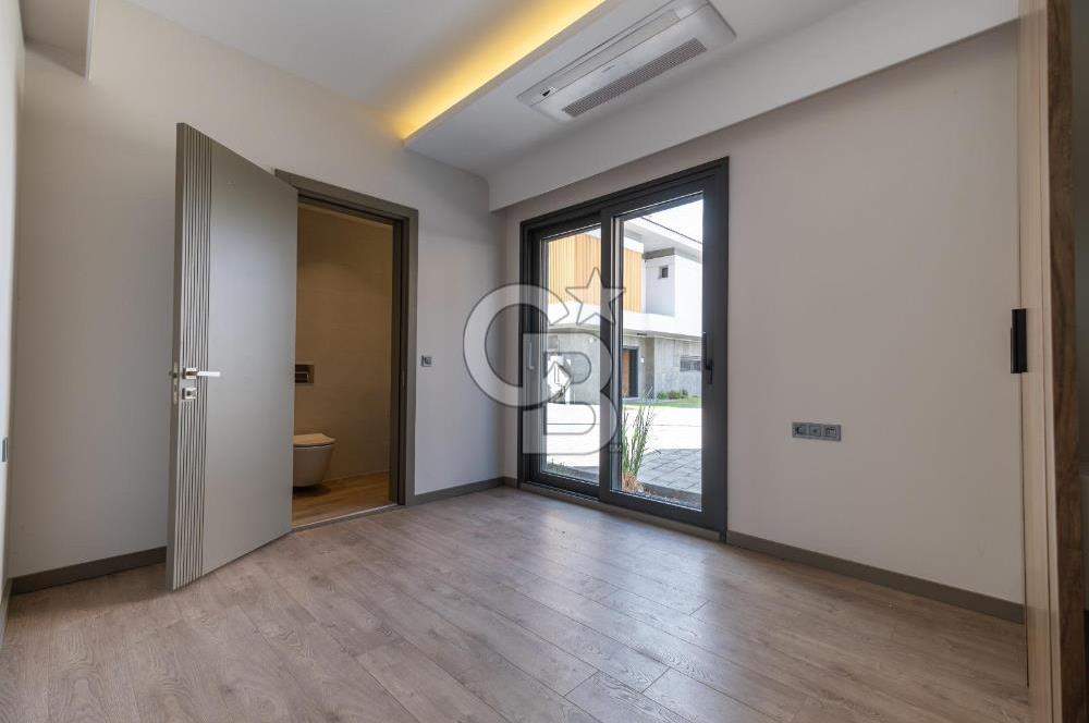 Sasalı'da Site İçerisinde Müstakil Havuzlu 5+1 Kiralık Villa