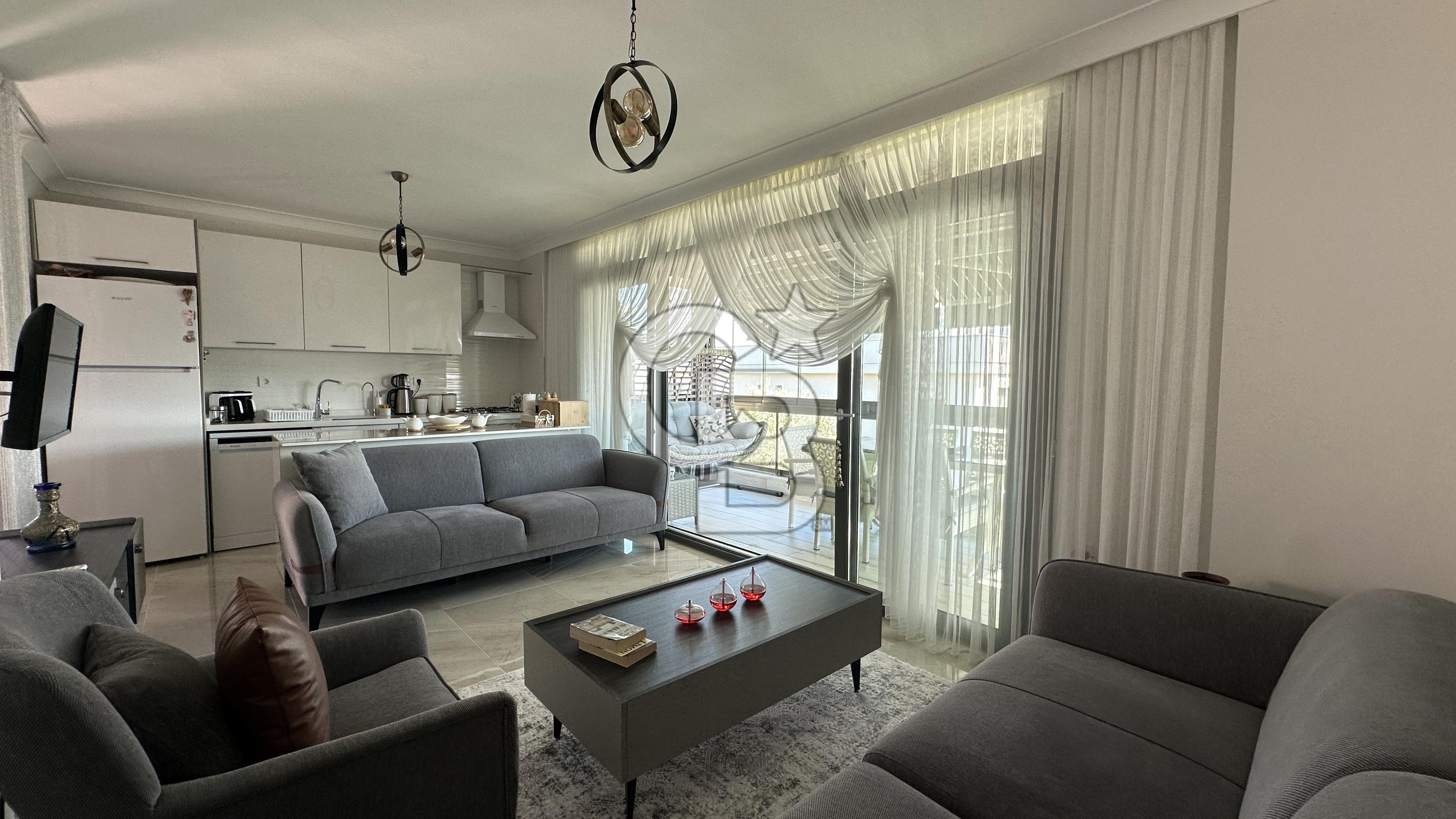 Havuzlu Sitede Bahçeli Masrafsız 2+1 Satılık Daire
