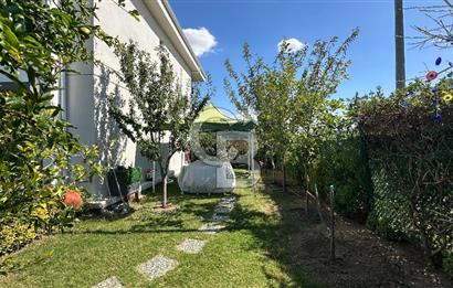 Havuzlu Sitede Bahçeli Masrafsız 2+1 Satılık Daire