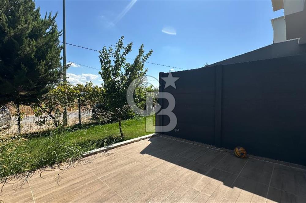 Havuzlu Sitede Kombili Bahçeli Masrafsız 3+1 Satılık Villa