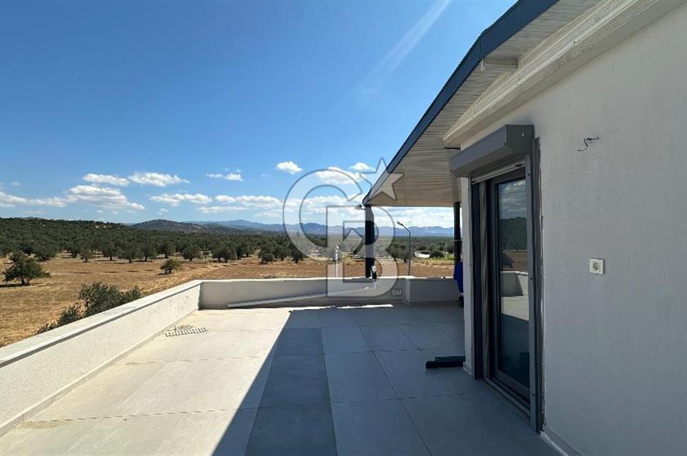 Havuzlu Sitede Kombili Bahçeli Masrafsız 3+1 Satılık Villa