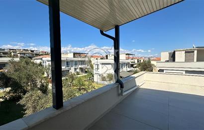 Havuzlu Sitede Kombili Bahçeli Masrafsız 3+1 Satılık Villa