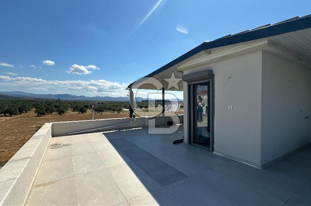 Havuzlu Sitede Kombili Bahçeli Masrafsız 3+1 Satılık Villa