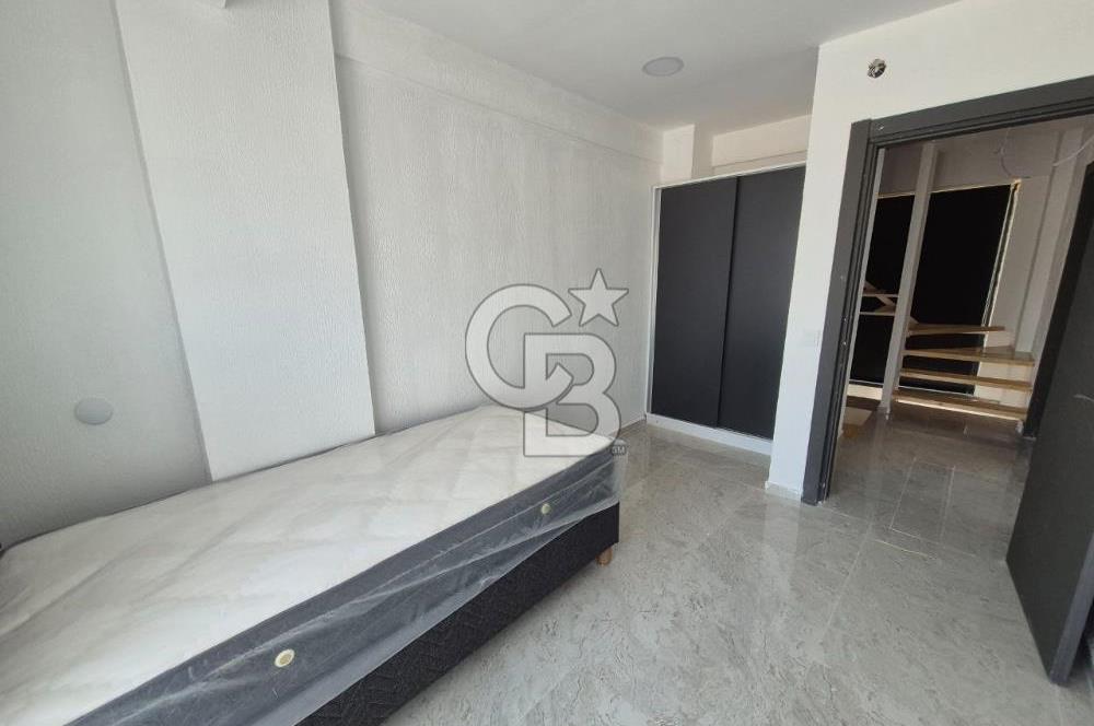 Dikili Çandarlı'da Satılık Deniz Manzaralı Havuzlu 3+1 Tripleks Villa