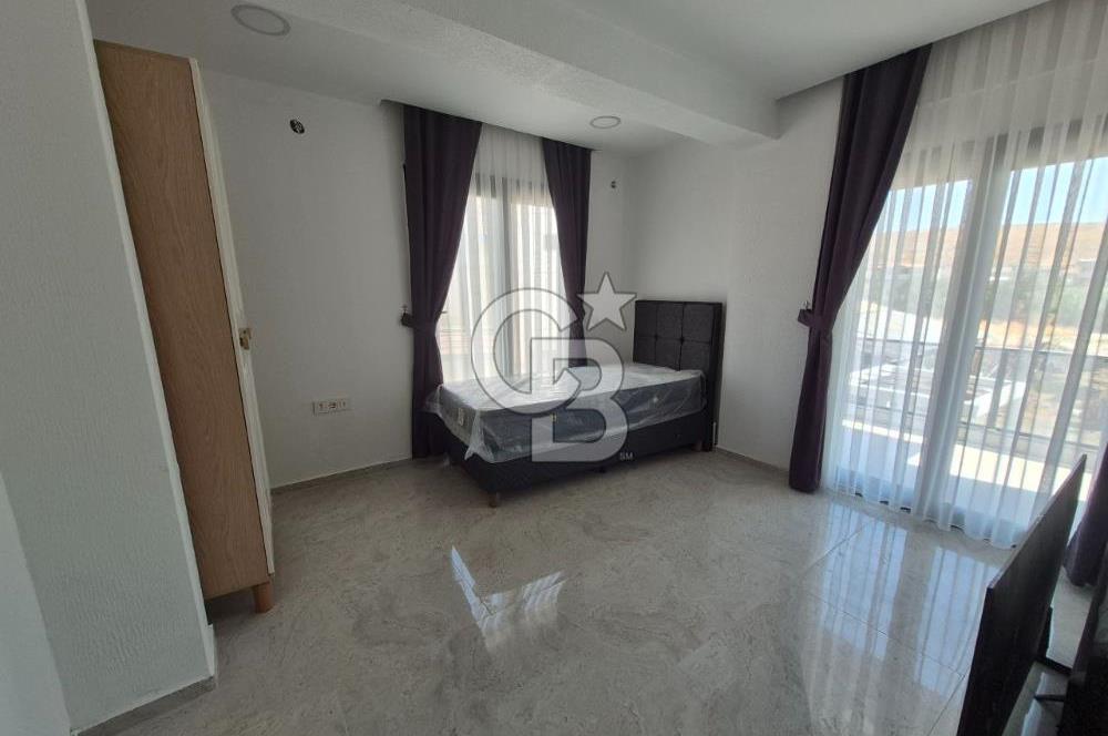 Dikili Çandarlı'da Satılık Deniz Manzaralı Havuzlu 3+1 Tripleks Villa