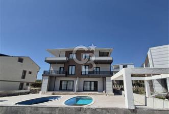 Dikili Çandarlı'da Satılık Deniz Manzaralı Havuzlu 3+1 Tripleks Villa - 1 - 373294