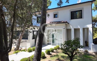 Urla Kalabak Çamlıbel Sitesinde Özel Tasarlanmış Satılık Villa
