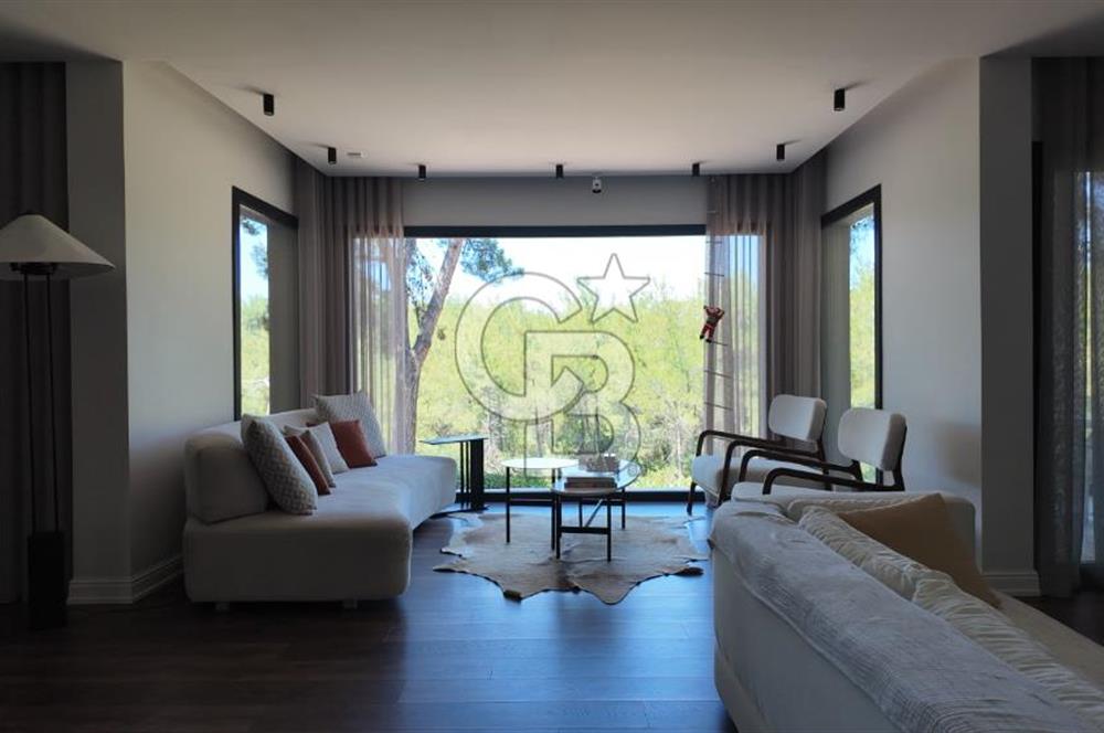 Urla Kalabak Çamlıbel Sitesinde Özel Tasarlanmış Satılık Villa