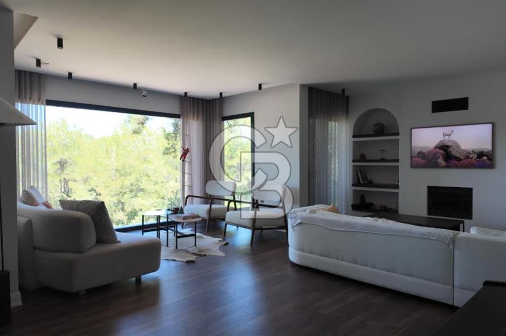 Urla Kalabak Çamlıbel Sitesinde Özel Tasarlanmış Satılık Villa