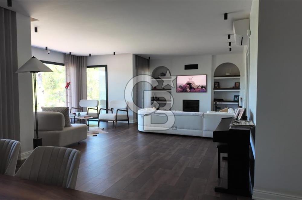 Urla Kalabak Çamlıbel Sitesinde Özel Tasarlanmış Satılık Villa