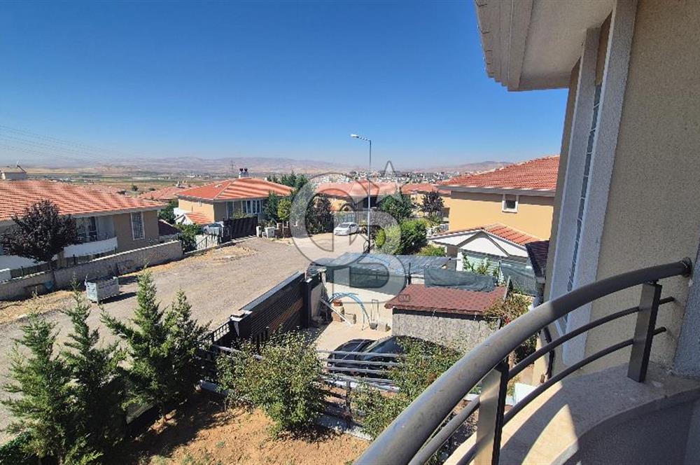 ANKARA SİNCAN ALCI MAHALLESİ’NDE CADDE ÜZERİ PRESTİJLİ 400 m² ARSALI VİLLA