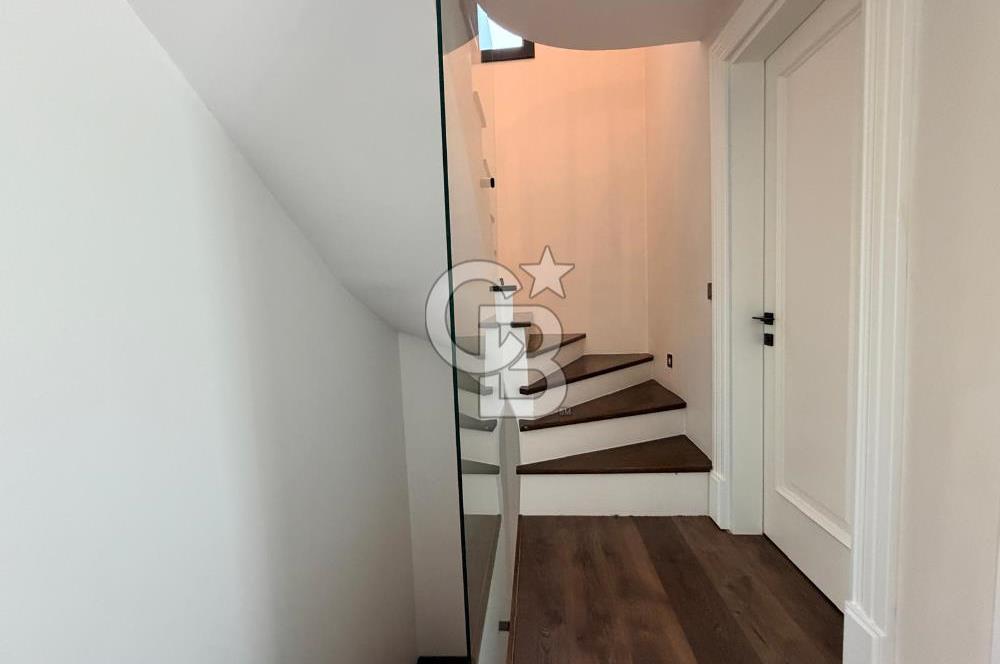 Urla Kalabak Çamlıbel Sitesinde Özel Tasarlanmış Satılık Villa