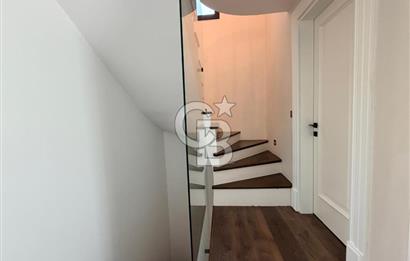 Urla Kalabak Çamlıbel Sitesinde Özel Tasarlanmış Satılık Villa