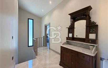 Urla Kalabak Çamlıbel Sitesinde Özel Tasarlanmış Satılık Villa