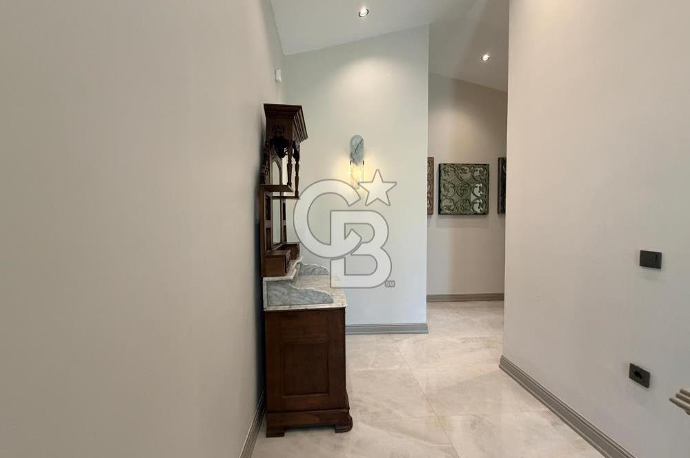 Urla Kalabak Çamlıbel Sitesinde Özel Tasarlanmış Satılık Villa