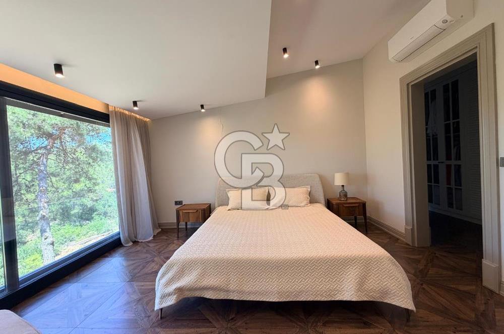 Urla Kalabak Çamlıbel Sitesinde Özel Tasarlanmış Satılık Villa