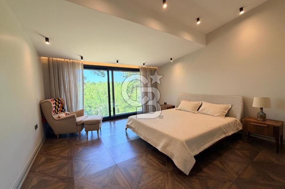 Urla Kalabak Çamlıbel Sitesinde Özel Tasarlanmış Satılık Villa