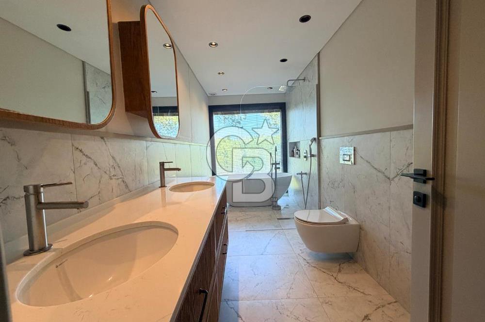 Urla Kalabak Çamlıbel Sitesinde Özel Tasarlanmış Satılık Villa