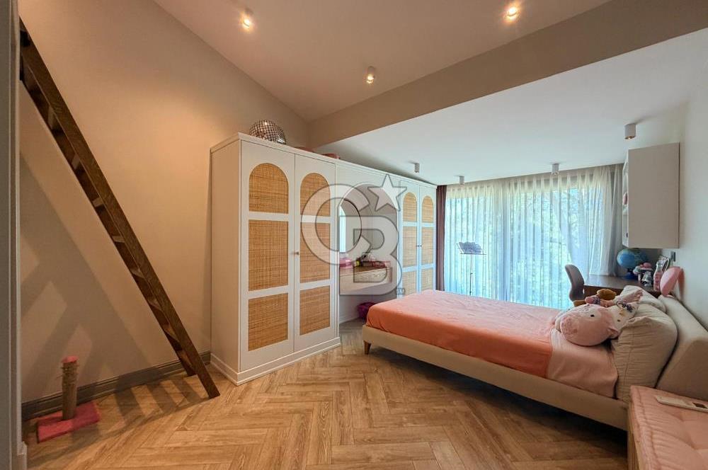Urla Kalabak Çamlıbel Sitesinde Özel Tasarlanmış Satılık Villa