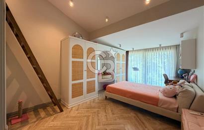 Urla Kalabak Çamlıbel Sitesinde Özel Tasarlanmış Satılık Villa