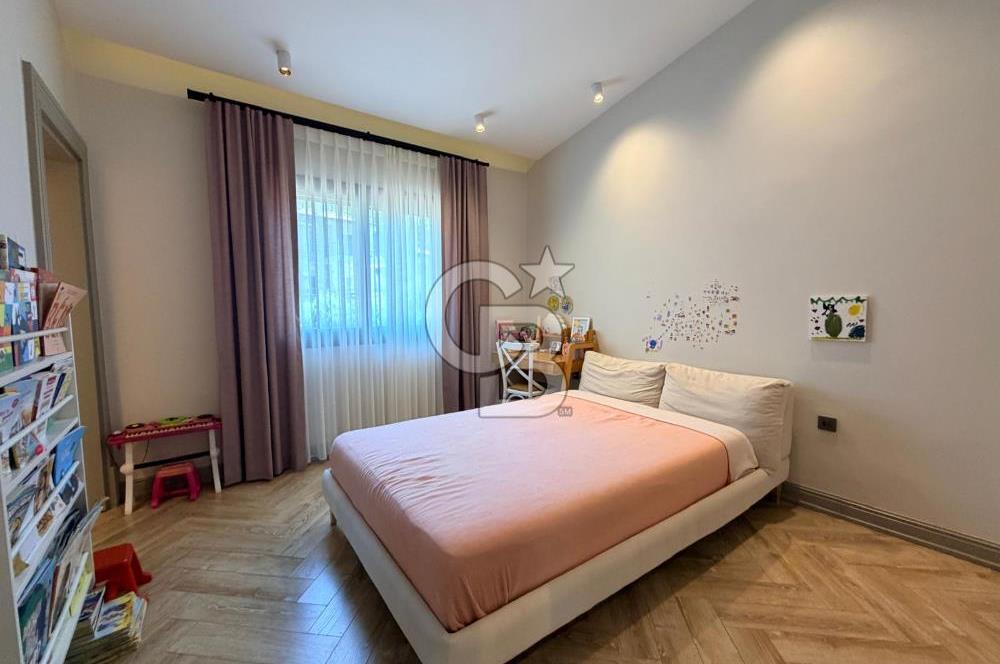 Urla Kalabak Çamlıbel Sitesinde Özel Tasarlanmış Satılık Villa