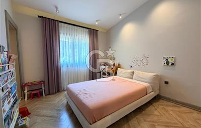 Urla Kalabak Çamlıbel Sitesinde Özel Tasarlanmış Satılık Villa