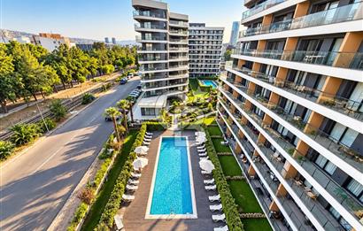 BORNOVA TRADE MARK Pİ SATILIK 1+1 LÜKS EŞYALI HAVUZ CEPHE