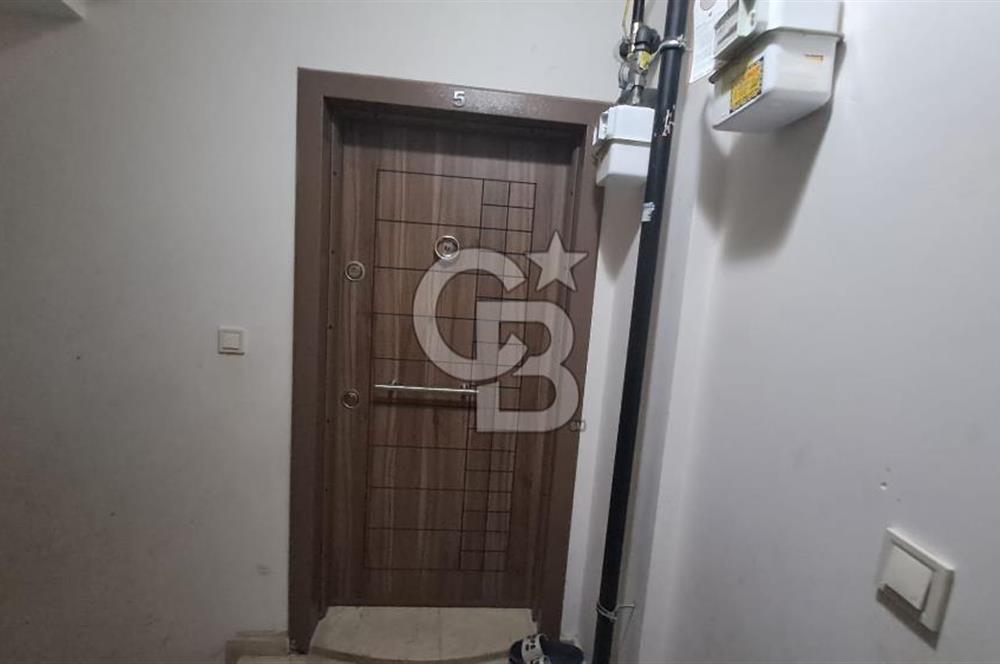 İZBANA VE HASTANEYE YAKIN - EŞYALI, MASRAFSIZ SATILIK DAİRE